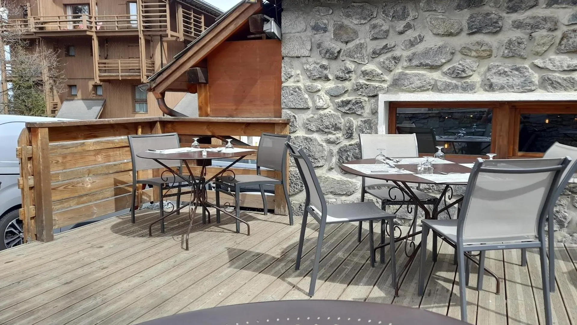 Ski In And Out 2-Bed Apartment In Meribel Les Allues